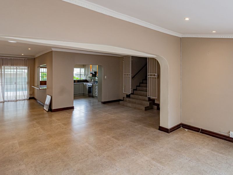 4-Bedroom Home with Pool and 2 cottages – Ideal for Families or Swim School Operators - Photo 5