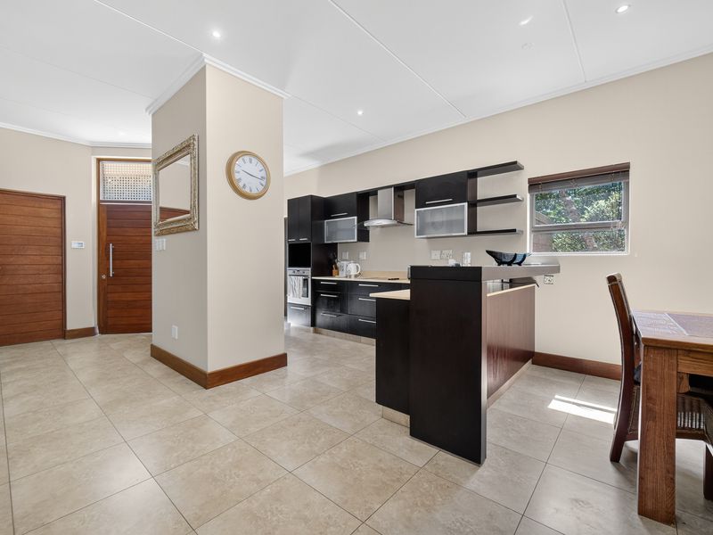 Beautifully positioned 4-bedroom, 4.5-bathroom townhouse in Zimbali Estate - Photo 6