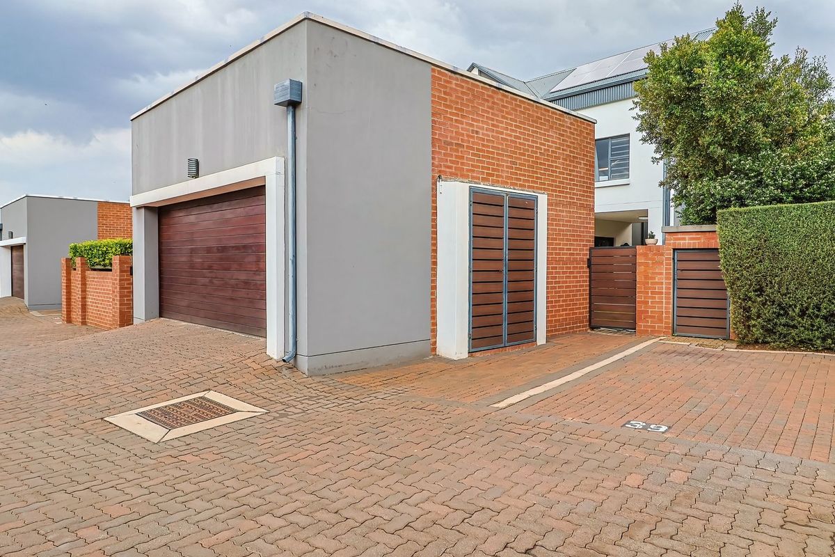 Modern, Energy-Efficient Family Home with Beautifully Redone Garden - Photo 2