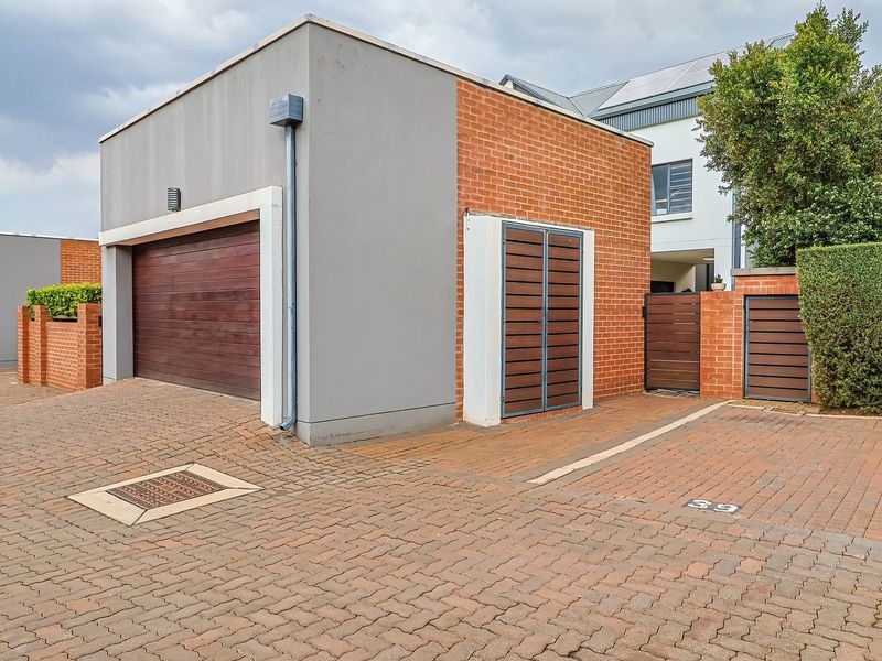 Modern, Energy-Efficient Family Home with Beautifully Redone Garden - Photo 2