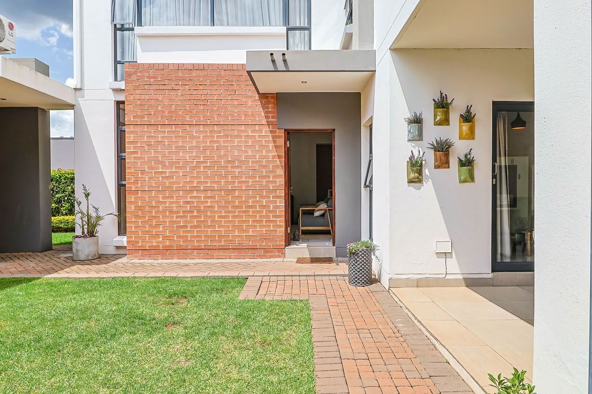 Modern, Energy-Efficient Family Home with Beautifully Redone Garden - Photo 4