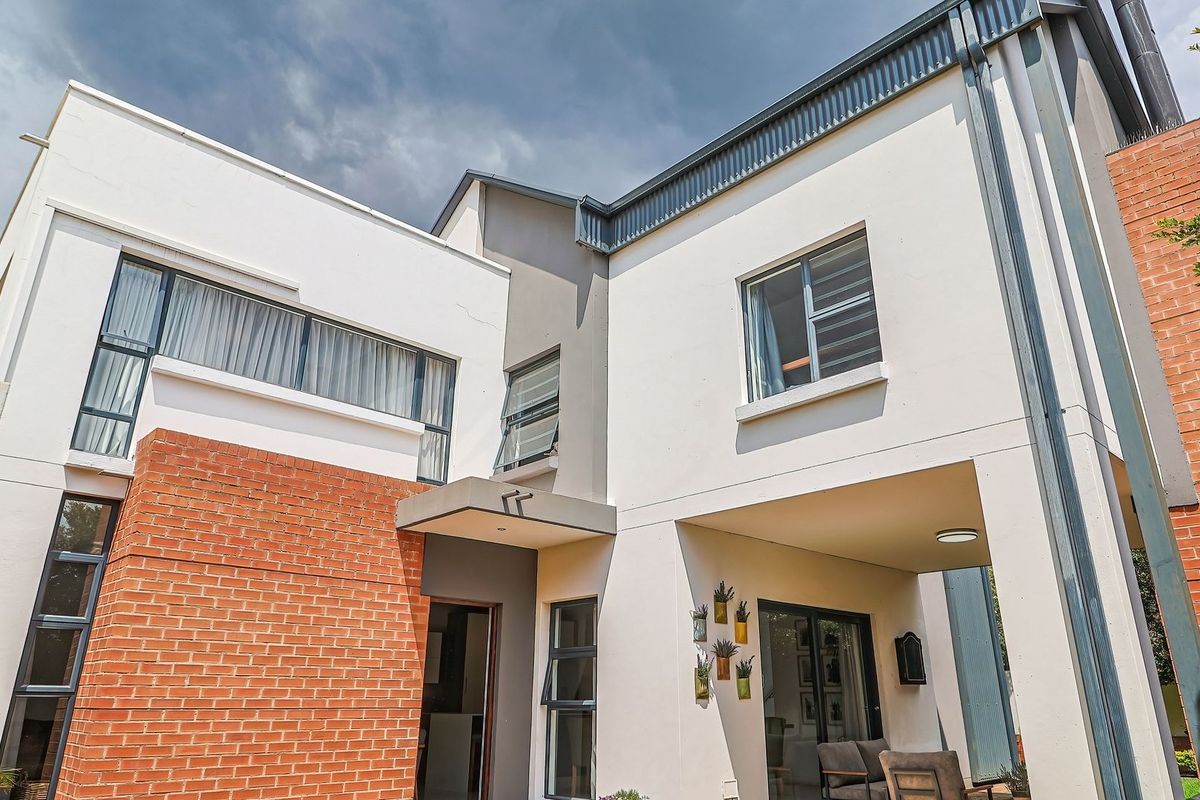Modern, Energy-Efficient Family Home with Beautifully Redone Garden - Photo 3