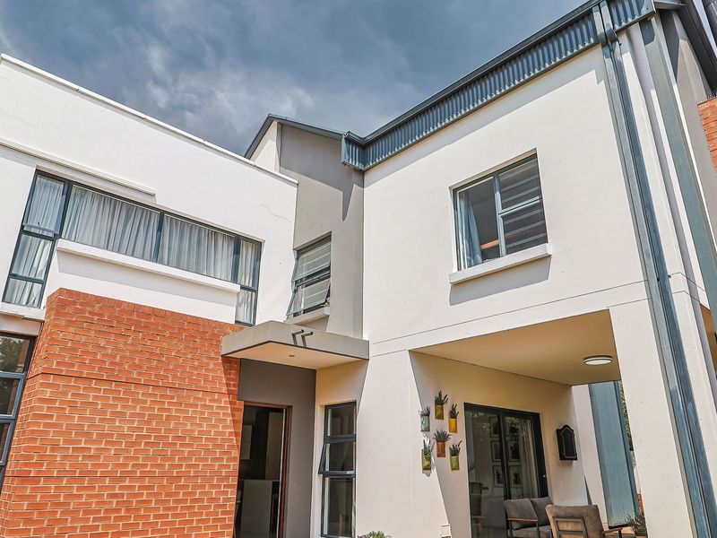 Modern, Energy-Efficient Family Home with Beautifully Redone Garden - Photo 3