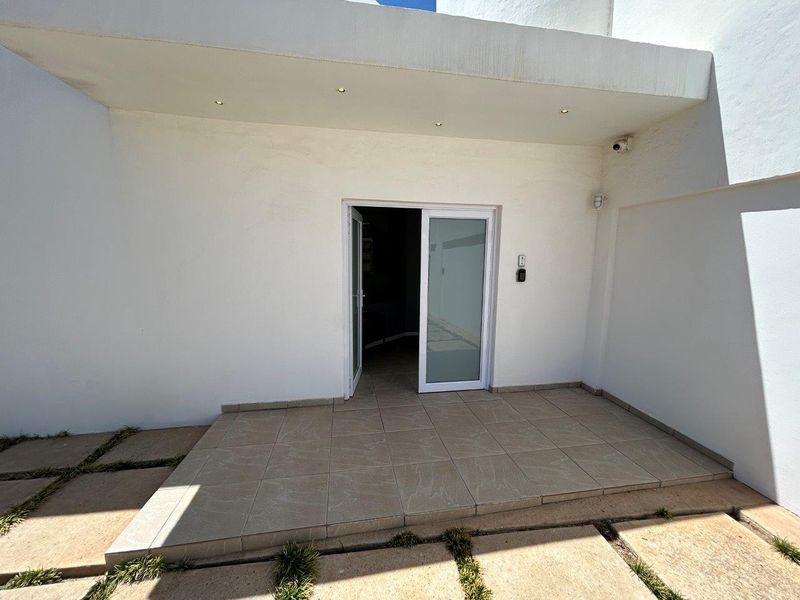 SPACIOUS  UPMARKET  LARGE HOME WITH PERMANENT STUNNING SEA AND MOUNTAIN VIEWS - Photo 5