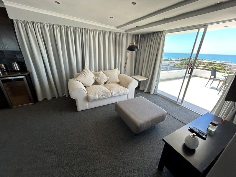 SPACIOUS  UPMARKET  LARGE HOME WITH PERMANENT STUNNING SEA AND MOUNTAIN VIEWS - Photo 10