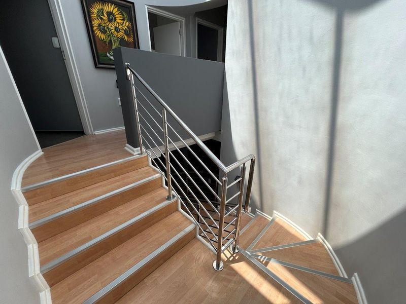 SPACIOUS  UPMARKET  LARGE HOME WITH PERMANENT STUNNING SEA AND MOUNTAIN VIEWS - Photo 7