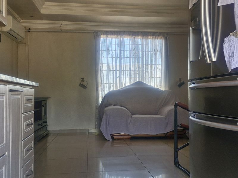 3 BEDROOM HOUSE FOR SALE IN MAHUBE VALLEY FOR R900 000 - Photo 10