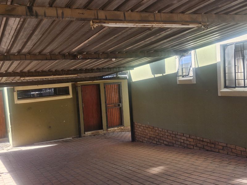 3 BEDROOM HOUSE FOR SALE IN MAHUBE VALLEY FOR R900 000 - Photo 9