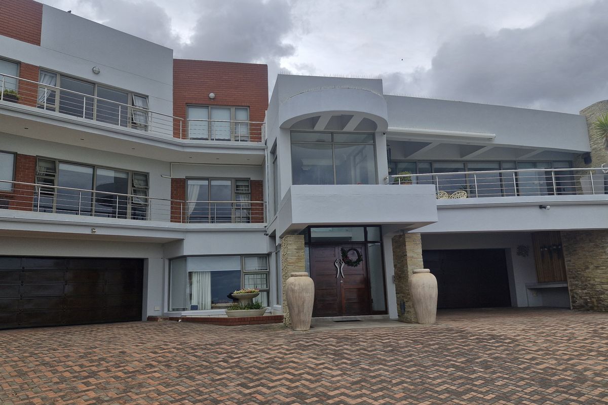 Unparalleled Coastal Luxury in Jeffreys Bay - Photo 2