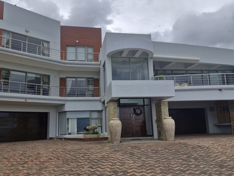 Unparalleled Coastal Luxury in Jeffreys Bay - Photo 2