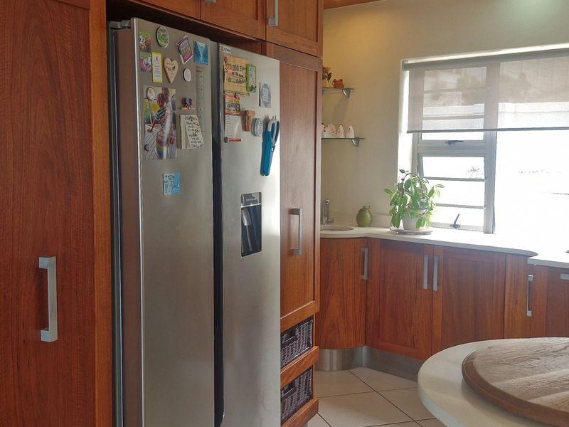 Unparalleled Coastal Luxury in Jeffreys Bay - Photo 10