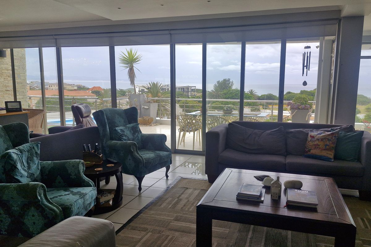 Unparalleled Coastal Luxury in Jeffreys Bay - Photo 5