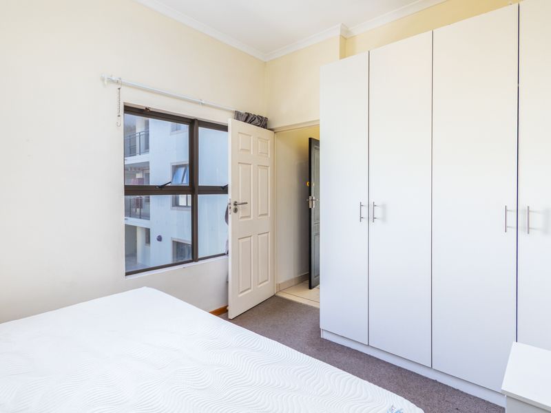 Spacious, Secure Student Apartment - Photo 8