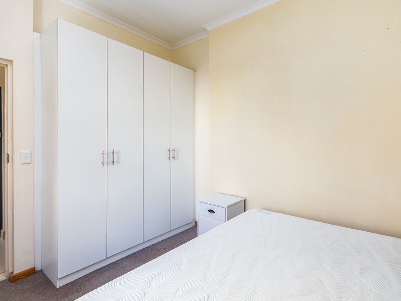 Spacious, Secure Student Apartment - Photo 7