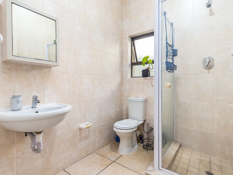 Spacious, Secure Student Apartment - Photo 6