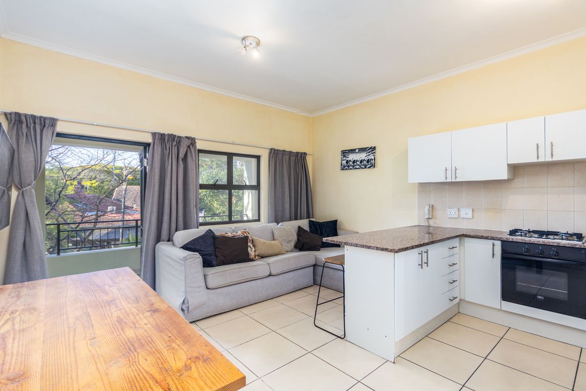 Spacious, Secure Student Apartment - Photo 5
