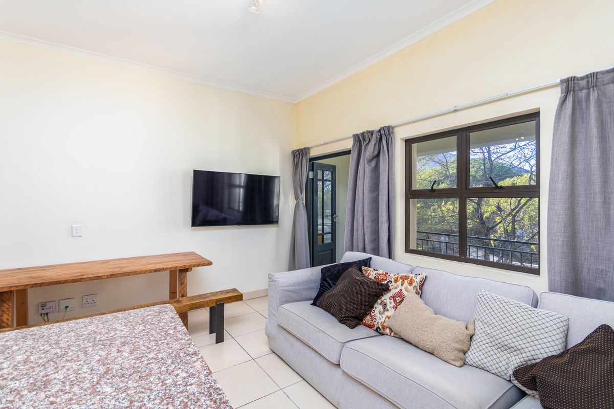 Spacious, Secure Student Apartment - Photo 4
