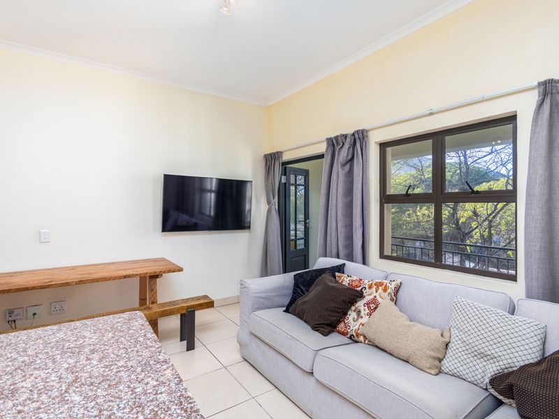 Spacious, Secure Student Apartment - Photo 4