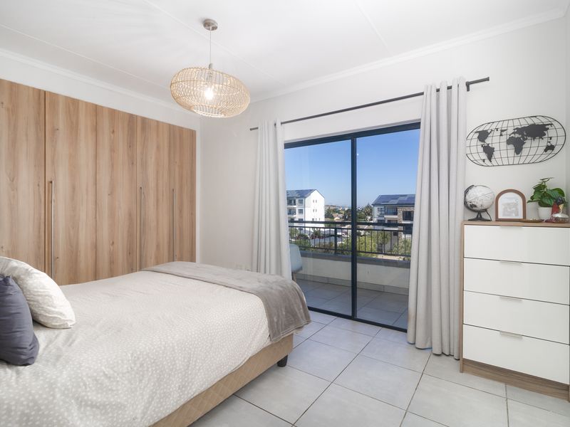 Modern 1-Bedroom Top-Floor Apartment with Equisite Table Mountain Views – De Zicht - Photo 8