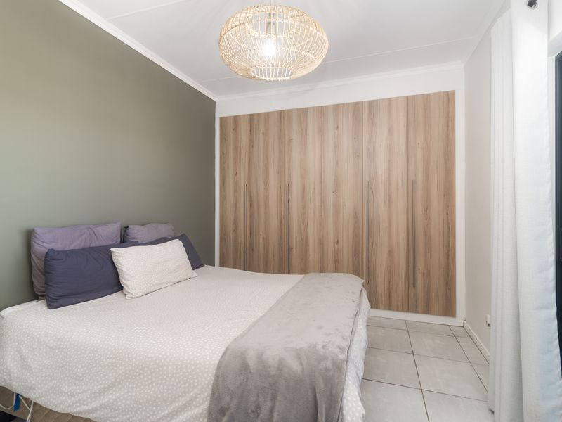 Modern 1-Bedroom Top-Floor Apartment with Equisite Table Mountain Views – De Zicht - Photo 9