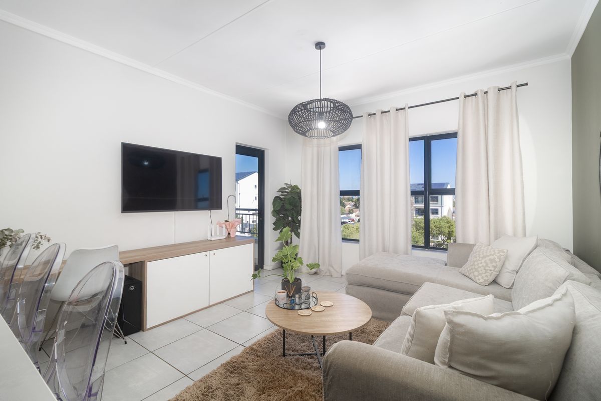 Modern 1-Bedroom Top-Floor Apartment with Equisite Table Mountain Views – De Zicht - Photo 3