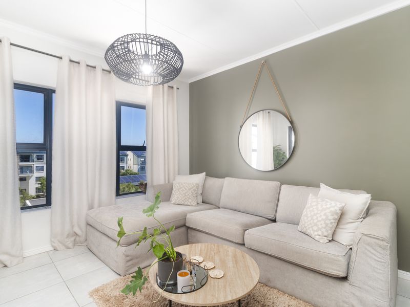 Modern 1-Bedroom Top-Floor Apartment with Equisite Table Mountain Views – De Zicht - Photo 2