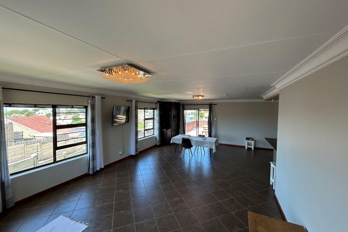 LOVELY NEAT 4  BEDROOM HOME IN NOORSEKLOOF AREA. - Photo 4