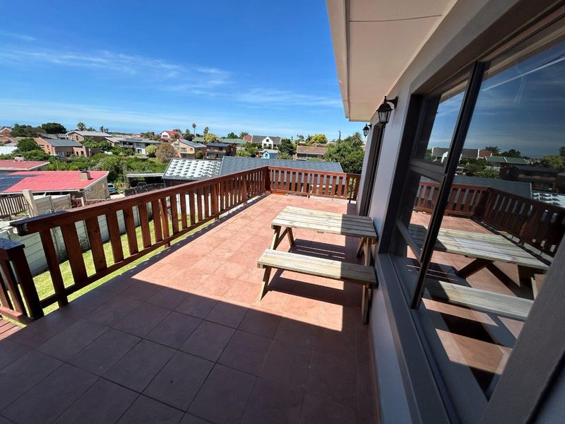 LOVELY NEAT 4  BEDROOM HOME IN NOORSEKLOOF AREA. - Photo 8