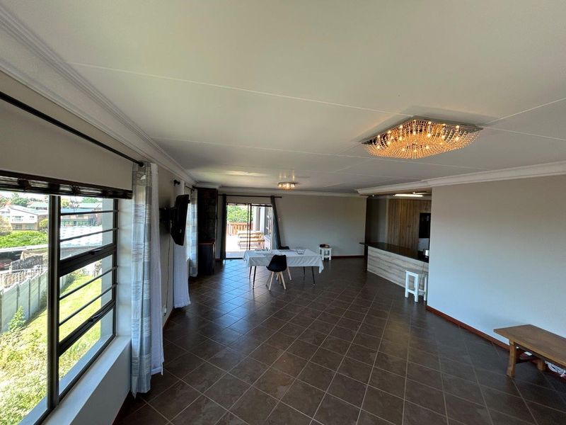 LOVELY NEAT 4  BEDROOM HOME IN NOORSEKLOOF AREA. - Photo 5