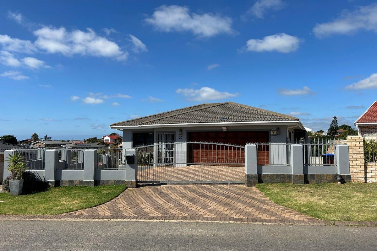 LOVELY NEAT 4  BEDROOM HOME IN NOORSEKLOOF AREA. - Photo 2