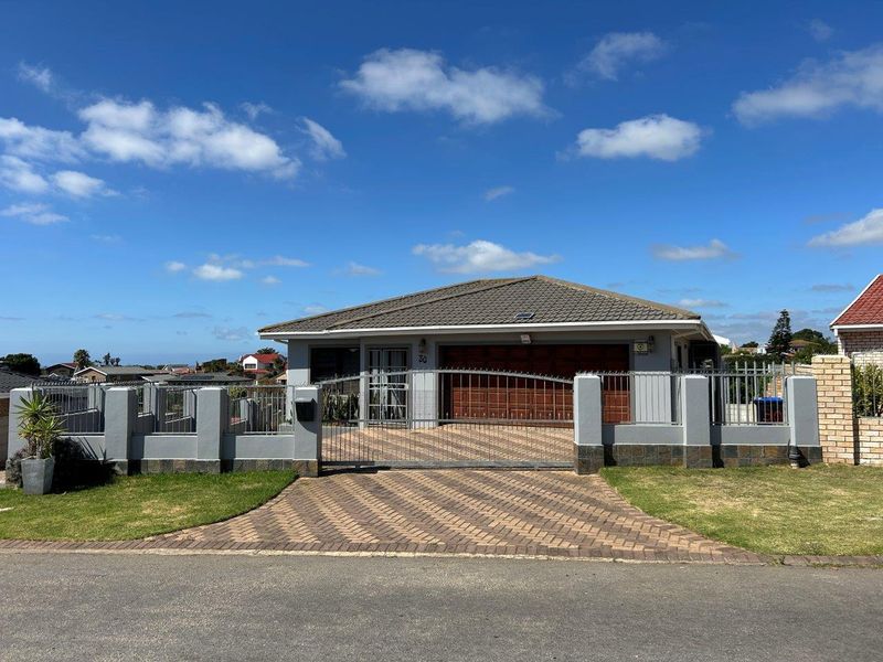 LOVELY NEAT 4  BEDROOM HOME IN NOORSEKLOOF AREA. - Photo 2