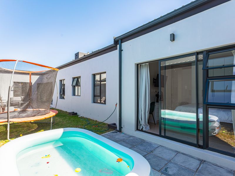 Sagewood Security Estate: Single Story Family Home - Photo 9