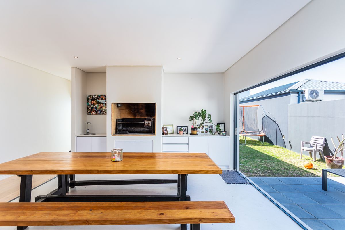 Sagewood Security Estate: Single Story Family Home - Photo 4