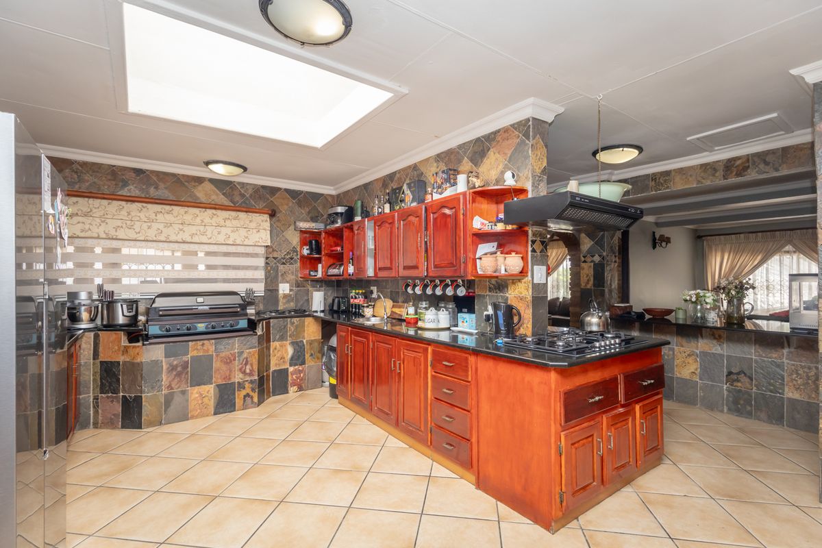 Spacious 4-Bedroom Family Home in Ifafi - Photo 4