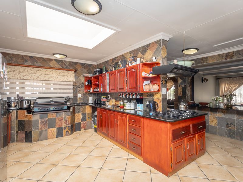 Spacious 4-Bedroom Family Home in Ifafi - Photo 4