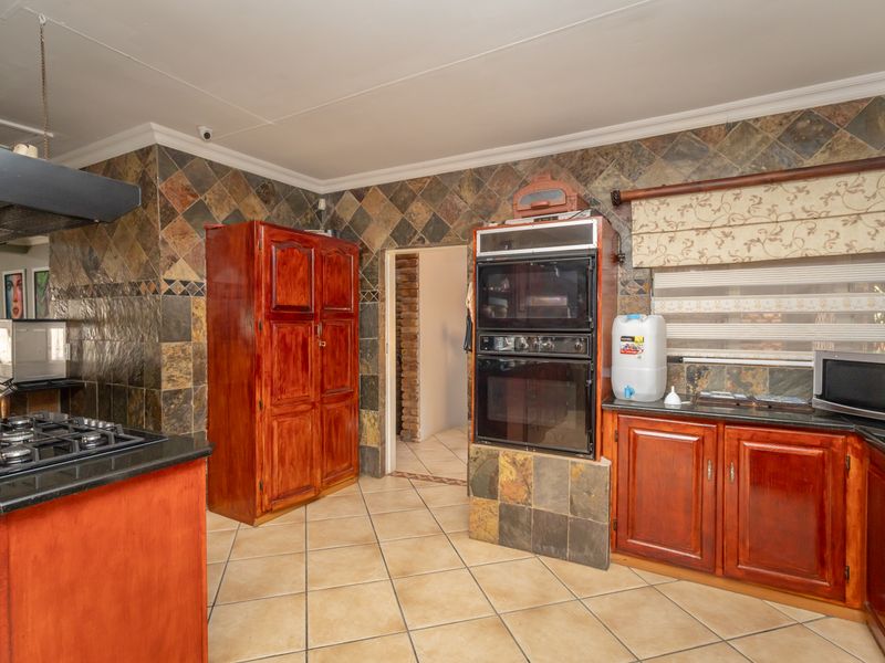 Spacious 4-Bedroom Family Home in Ifafi - Photo 8