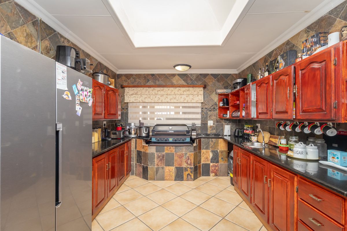 Spacious 4-Bedroom Family Home in Ifafi - Photo 5