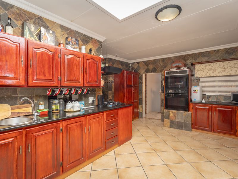 Spacious 4-Bedroom Family Home in Ifafi - Photo 6