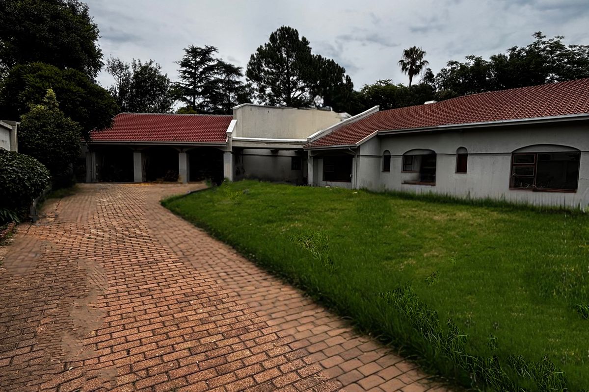 MORNINGSIDE FAMILY HOME  !! - A 2000 sqm Masterpiece Waiting to Be Reborn - Photo 2