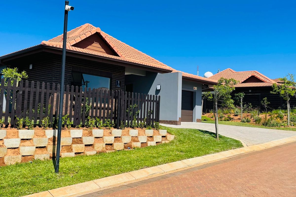 ✨ Stunning 3-Bedroom Home for Sale in Exclusive Izinga Ridge! ✨ - Photo 2