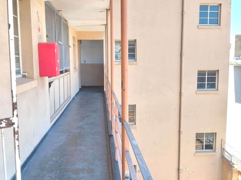 CENTRAL BACHELOR APARTMENT FOR SALE - Photo 8