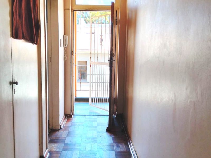 CENTRAL BACHELOR APARTMENT FOR SALE - Photo 2