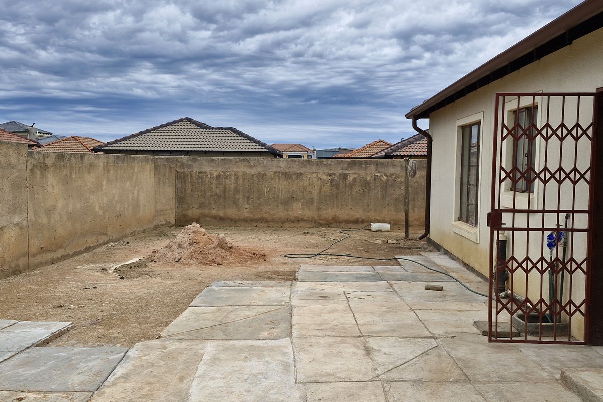 🌟 3 Bedroom House for Sale in Nellmapius – Bali Village | R900 000 🌟 - Photo 4
