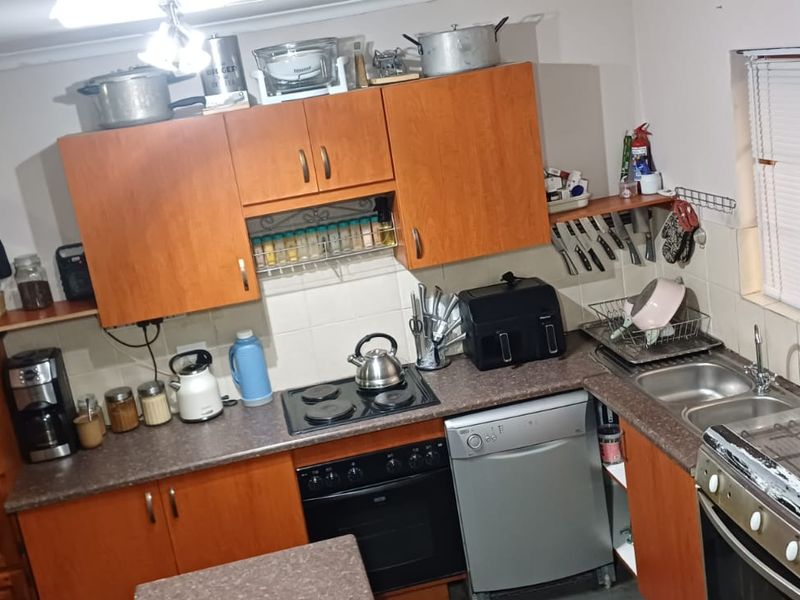 Modern 3-Bedroom Townhouse for Sale in Vaalpark - Photo 10