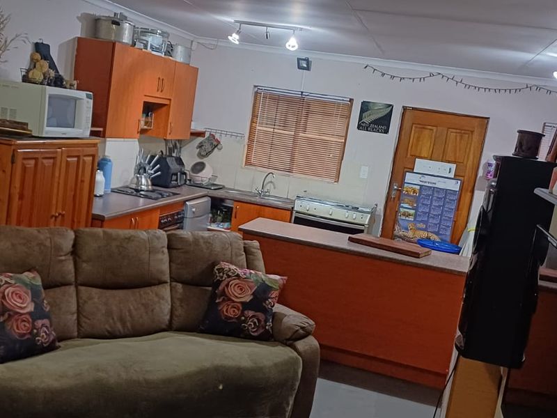 Modern 3-Bedroom Townhouse for Sale in Vaalpark - Photo 9