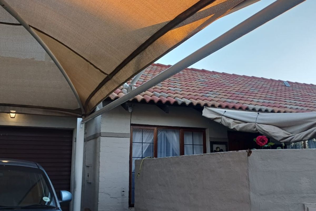 Modern 3-Bedroom Townhouse for Sale in Vaalpark - Photo 4