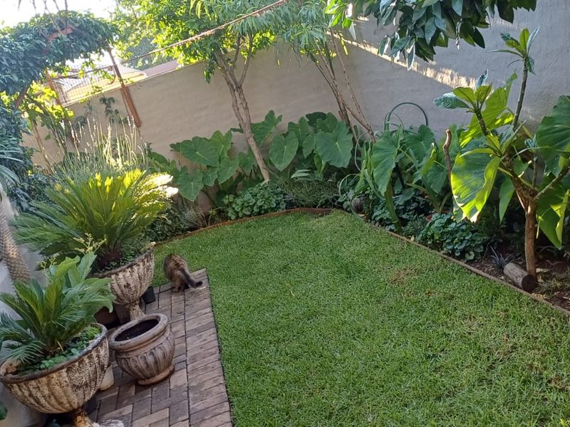 Modern 3-Bedroom Townhouse for Sale in Vaalpark - Photo 3