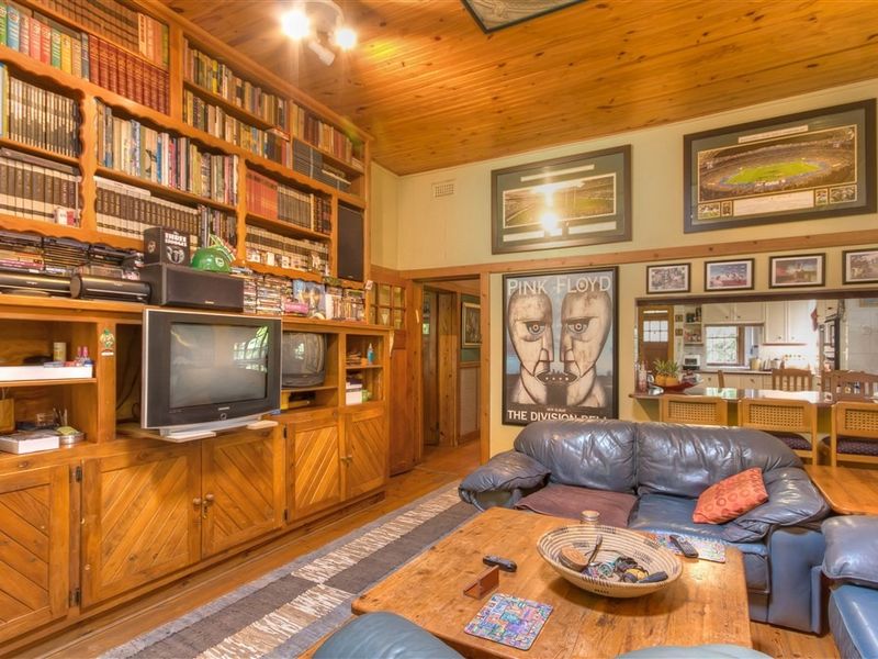 A HOME OF DISTINCTION AND DESIGN IN SOUGHT AFTER 24 HR GATED AREA IN OBSERVATORY!!!!!!! - Photo 9