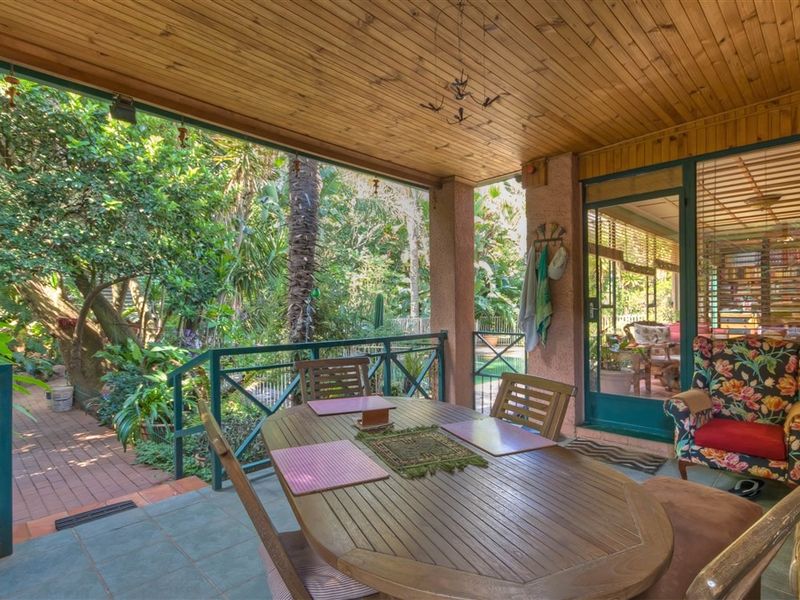 A HOME OF DISTINCTION AND DESIGN IN SOUGHT AFTER 24 HR GATED AREA IN OBSERVATORY!!!!!!! - Photo 3