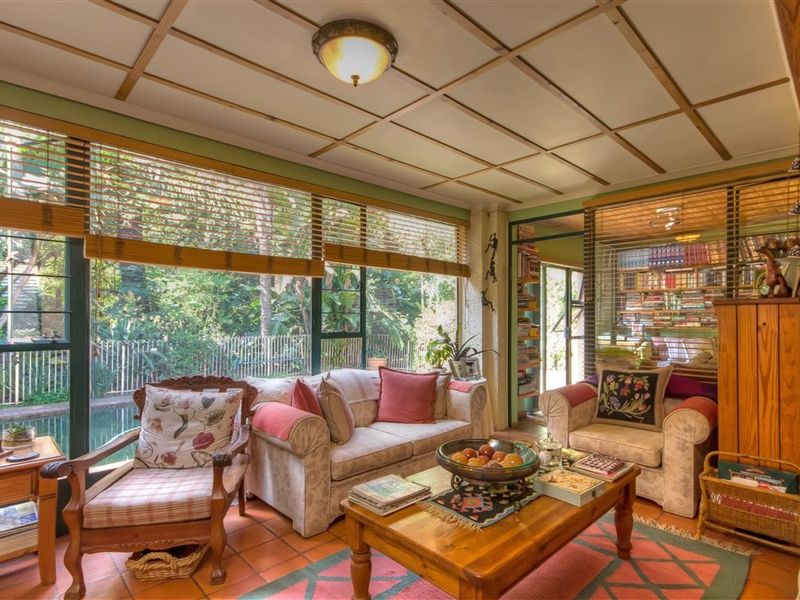 A HOME OF DISTINCTION AND DESIGN IN SOUGHT AFTER 24 HR GATED AREA IN OBSERVATORY!!!!!!! - Photo 6